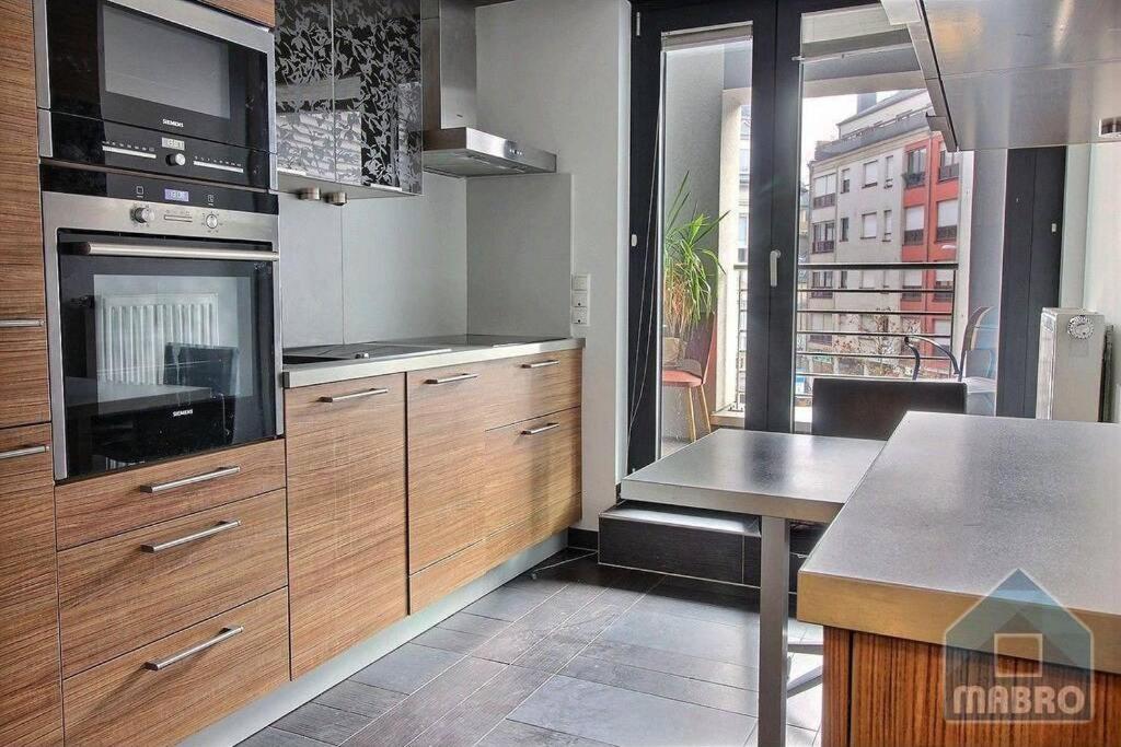 Spacious Modern Flat 100m2 In The Heart Of The Center *